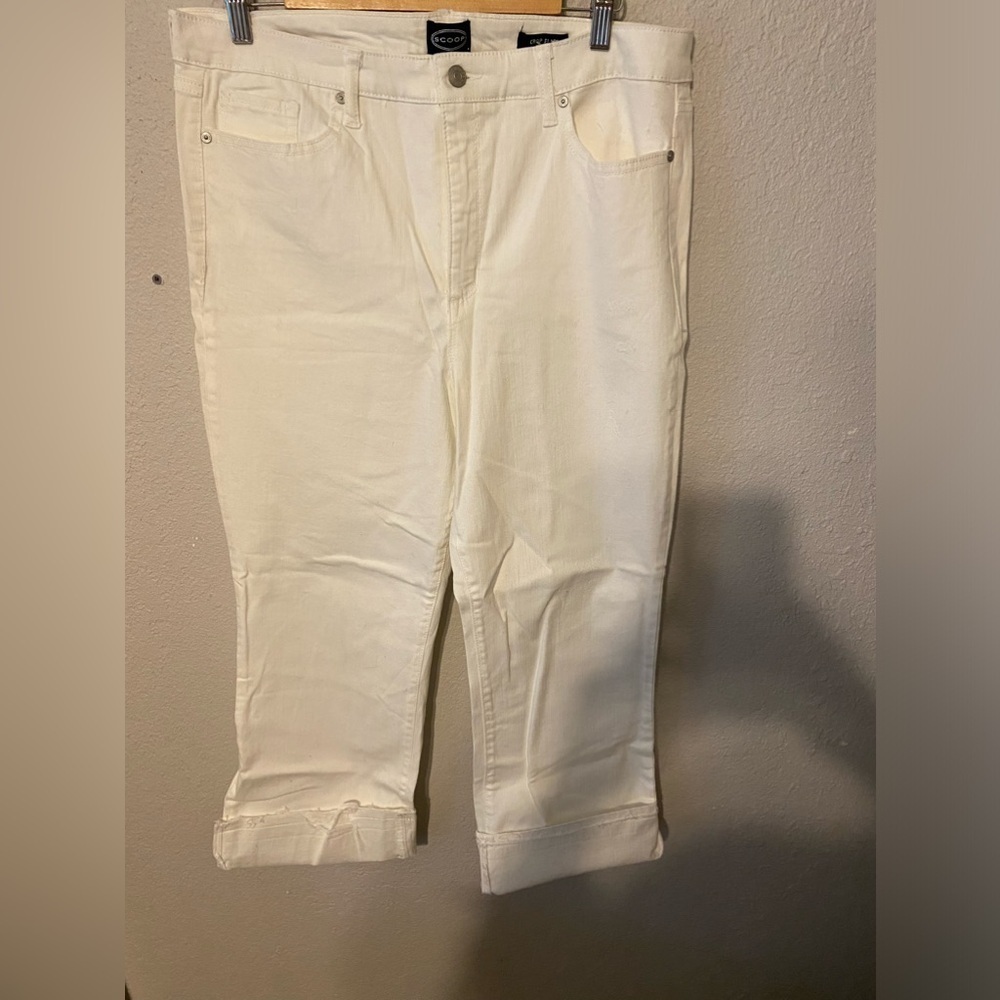 NWOT Scoop Women’s White Crop Flare Jeans Size 18